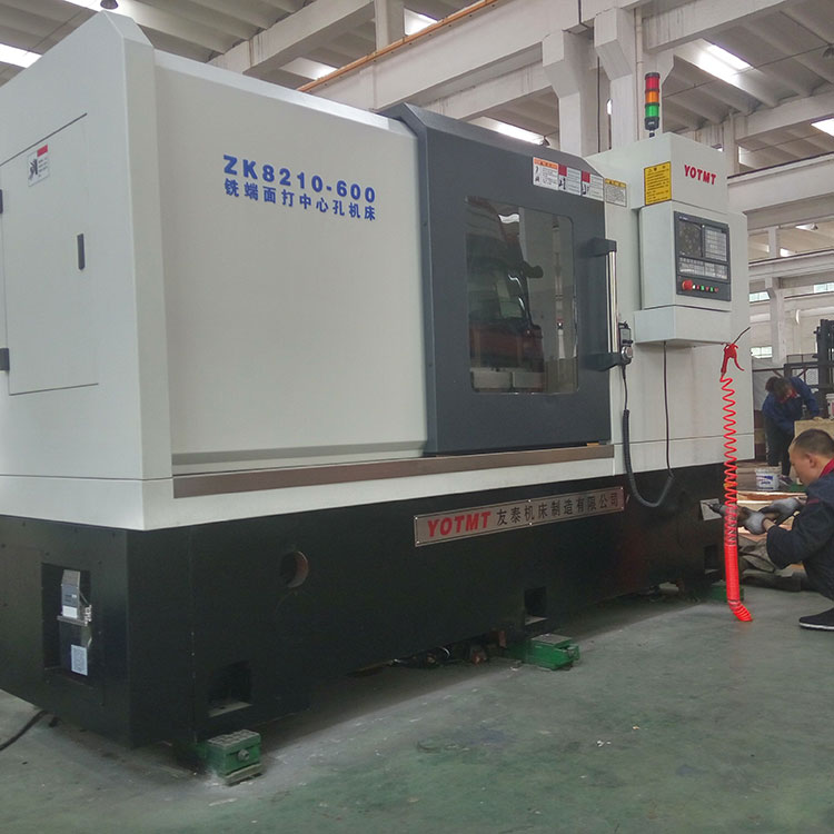 整(zhěng)裝中的(de)zk8210銑端面(miàn)打中心(xin)孔機床(chuang)