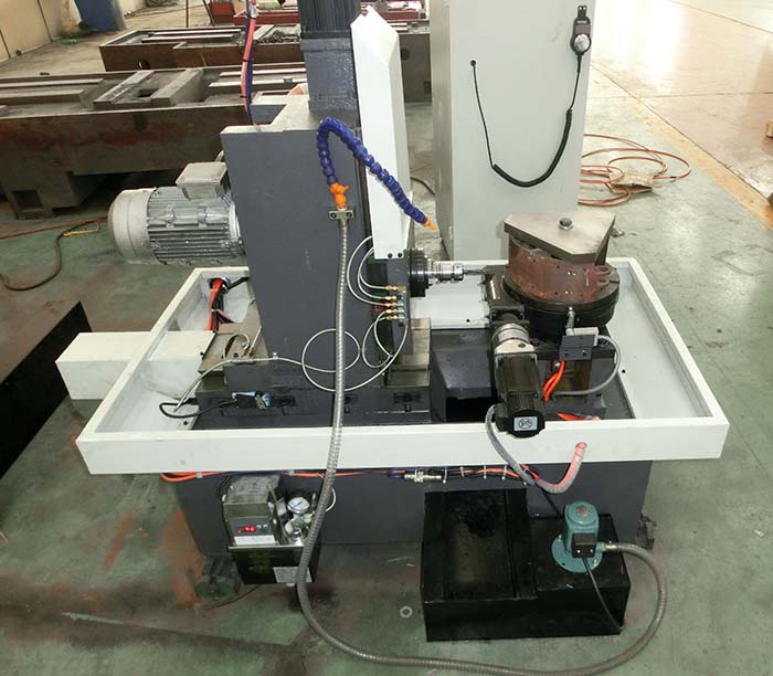 馬(ma)蹄鐵專用(yong)機床細節(jiē)圖