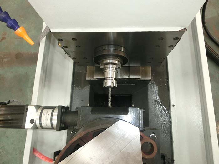 馬蹄鐵(tie)專用機床(chuáng)内部圖